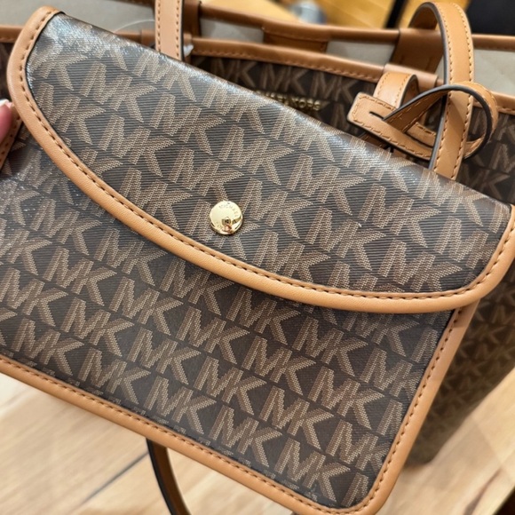 Michael Kors Eliza East West Snap Tote with detachable Clutch Brown/ Acorn NWT - Picture 6 of 11